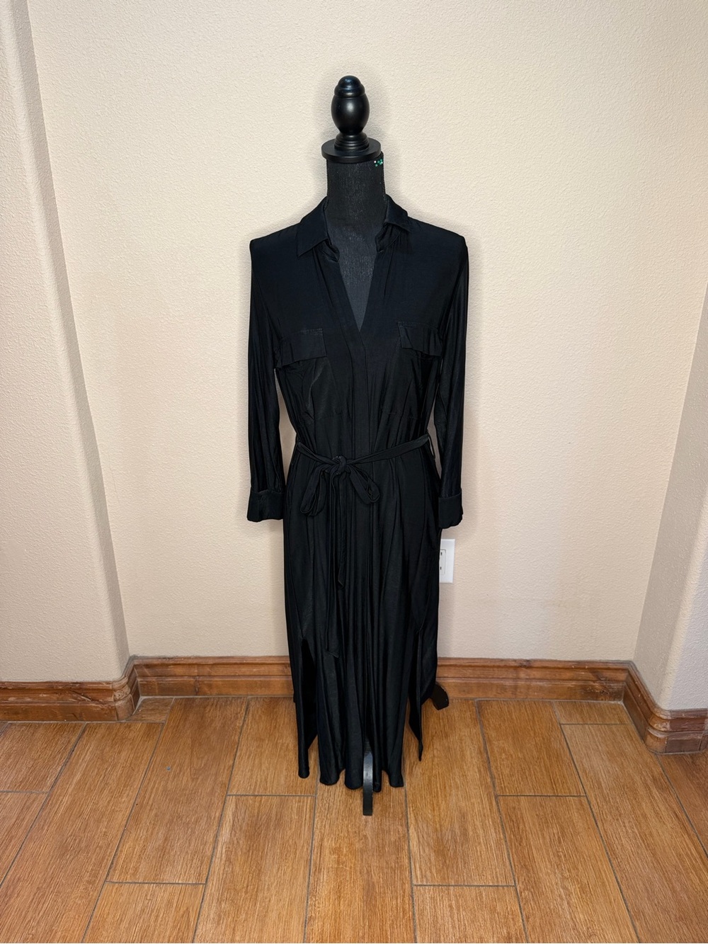 L'AGENCE Elegant Black Collared Maxi Shirt Dress with Waist Tie Sz. S - Picture 2 of 6